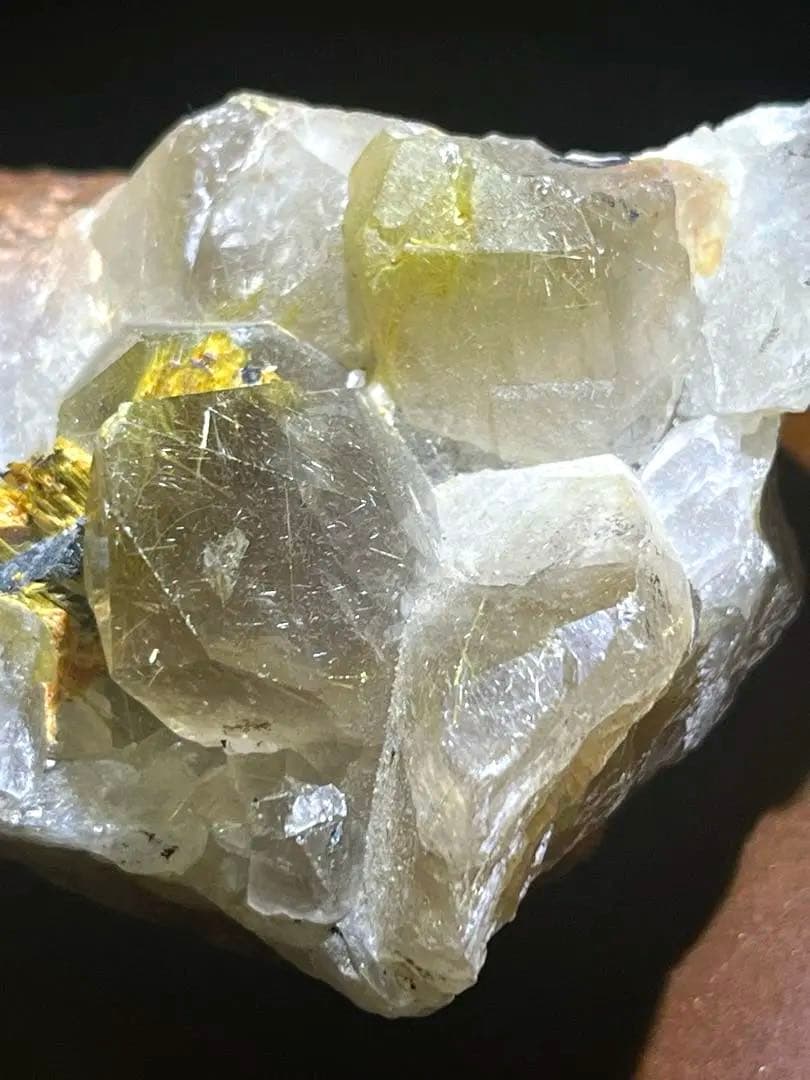 ルチルクォーツ　タイチンルチルクォーツ　クラスター　天然石　ルチル触れます！