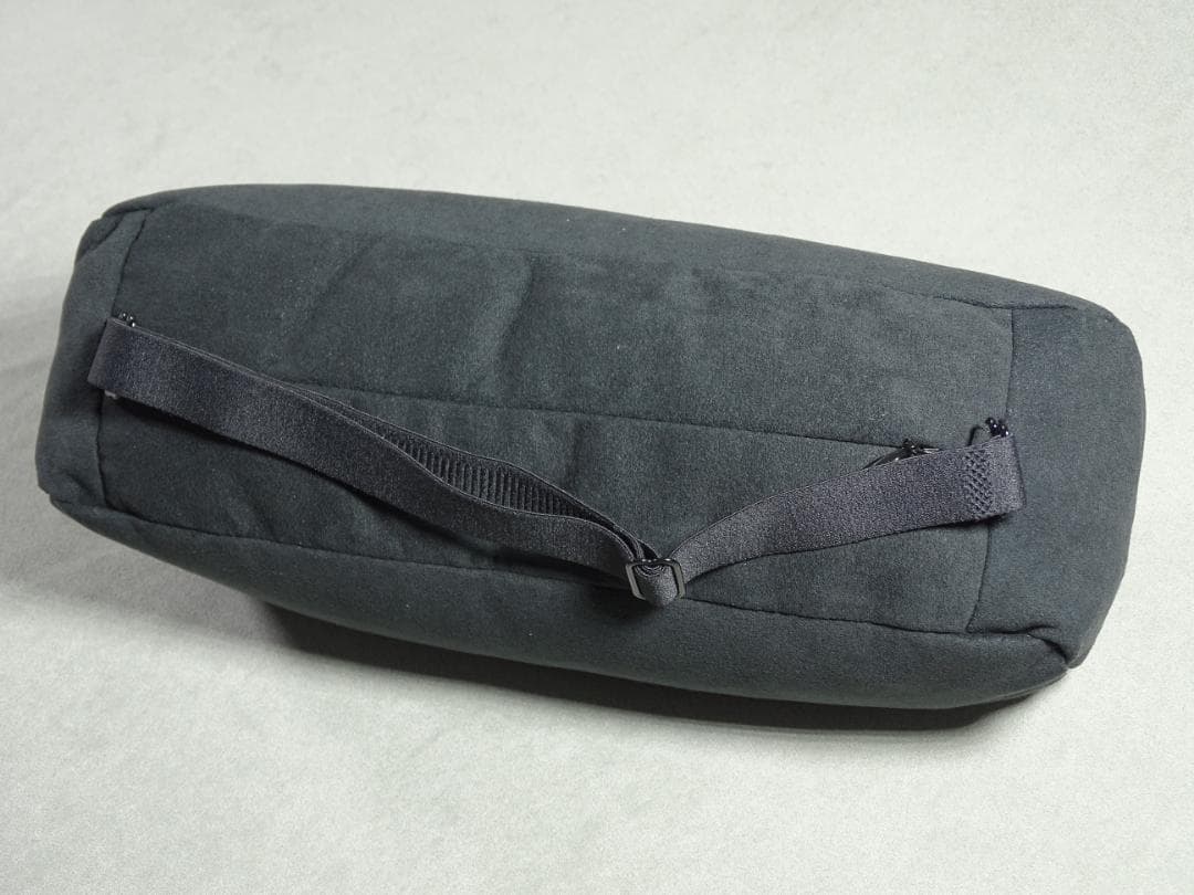 高級車内装素材を使用したネックレスト ブラック