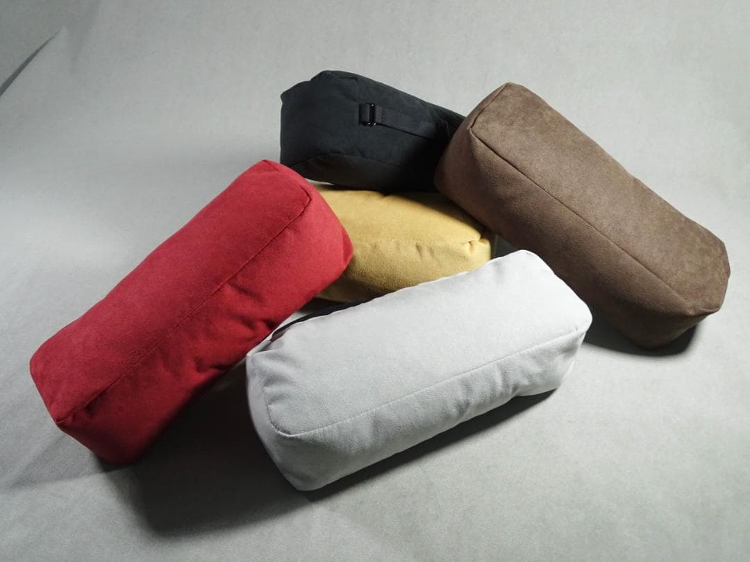 高級車内装素材を使用したネックレスト ブラック