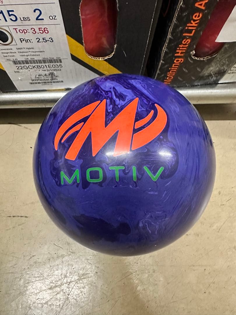 motiv ベノムショック　ボウリングボール　15ポンド