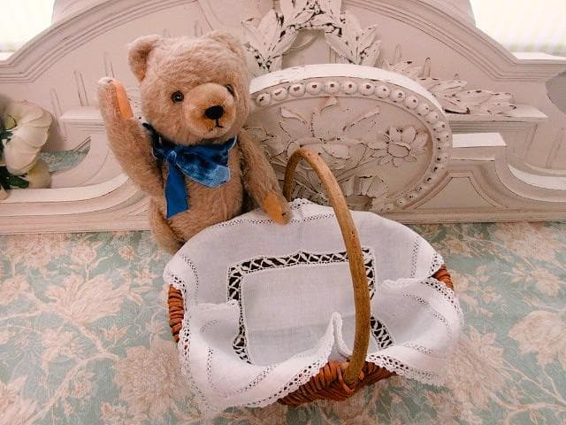 小振りの ハーマンベア　アンティーク　☆　パニエ付き　テディベア