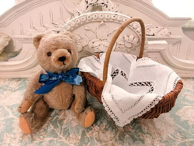 小振りの ハーマンベア　アンティーク　☆　パニエ付き　テディベア