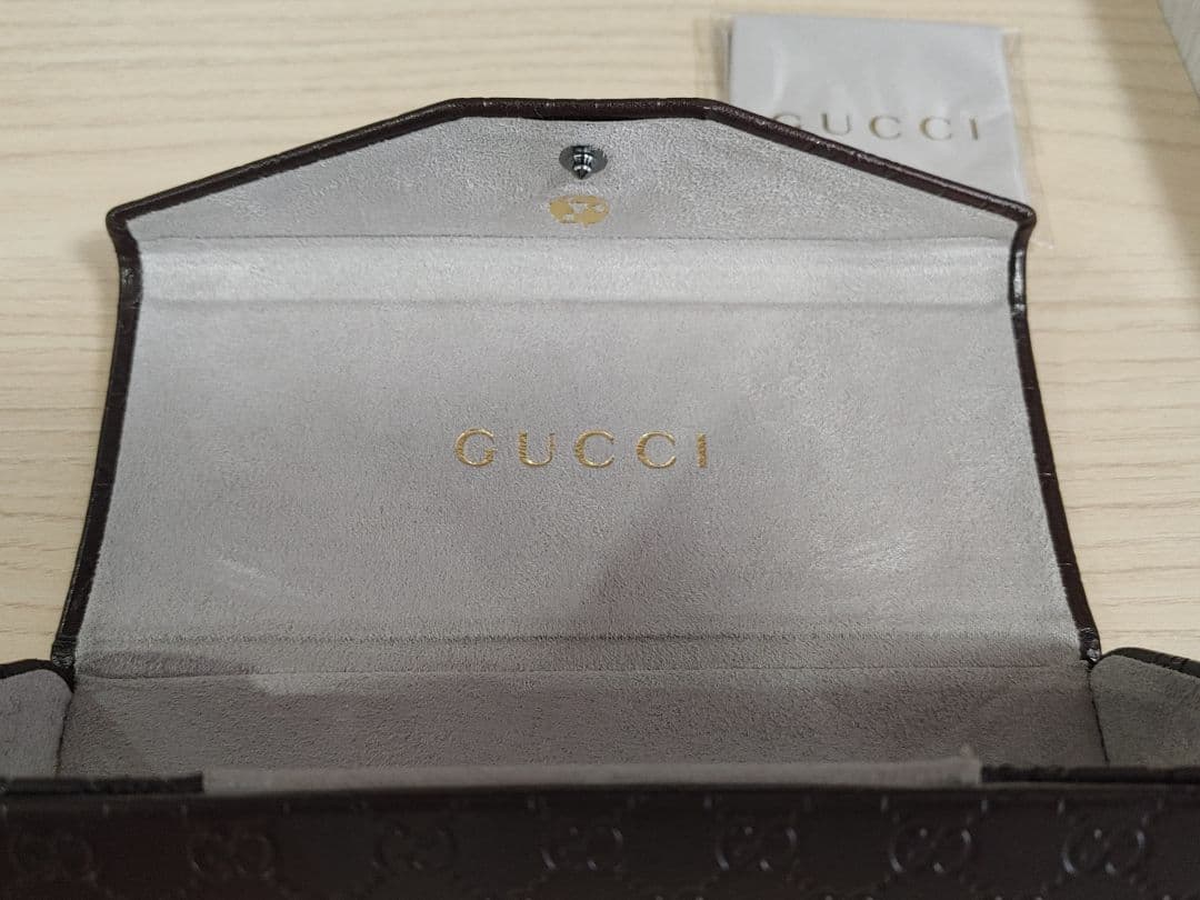 GUCCI／ケース付き