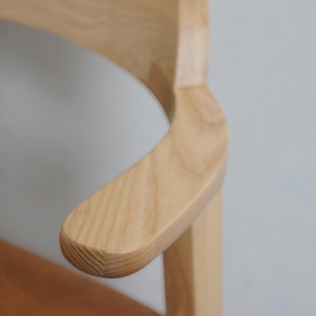 1脚【新品】天然木　ダイニングチェア　北欧　韓国　スタイリッシュ　アウトレット