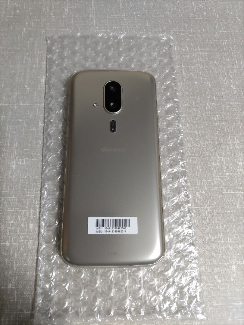 美品 らくらくスマートフォン F-53E ゴールド 新品ケース、フィルム付き