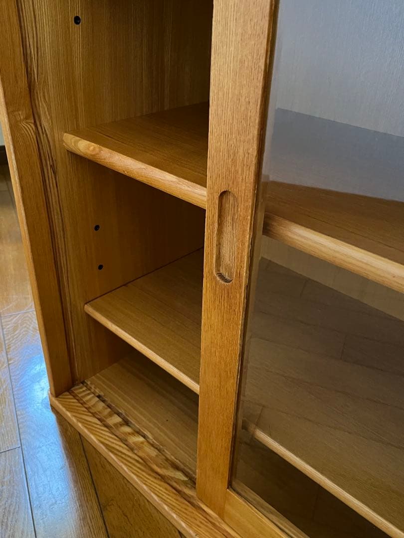 タモ材＊ガラス食器棚