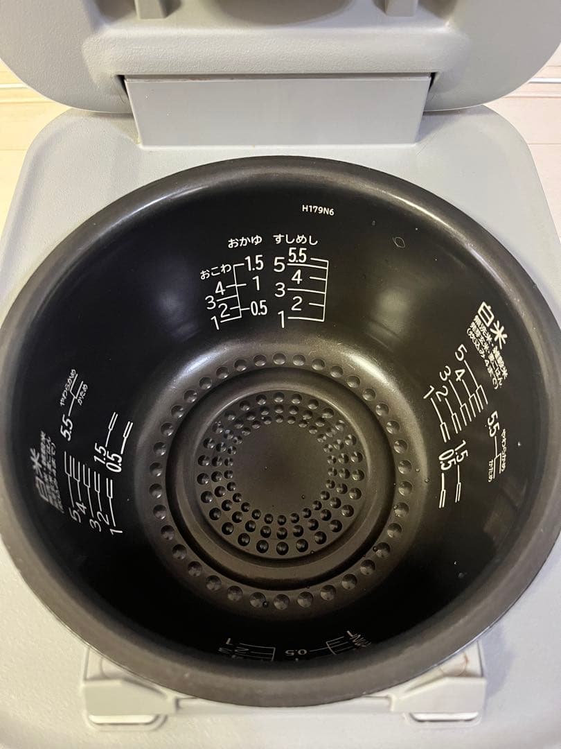 日立　RZ-V100EM ふっくら御膳　炊飯器　2022年製　付属品全てあり