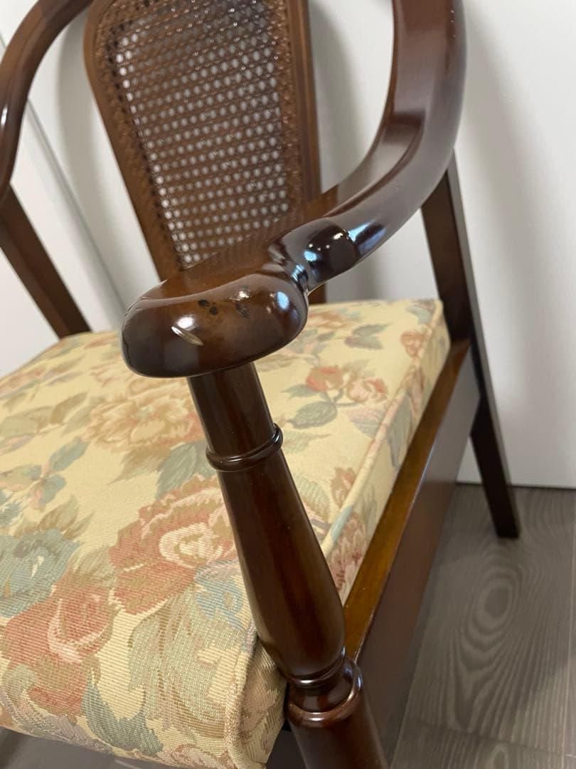 カリモク アームチェア ラタン 花柄 昭和レトロ 木製 クラシック 椅子