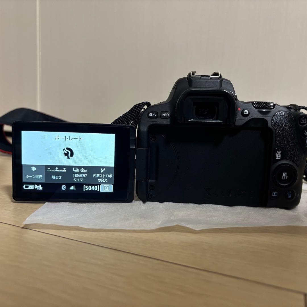 Canon EOS Kiss X9 ズームレンズキット　一眼レフ