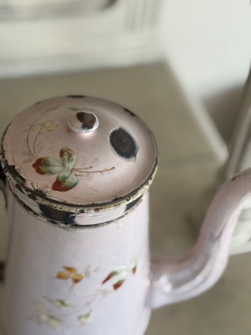 フランスアンティーク薄ピンクバンドペイントのお花柄ホーローコーヒーポット