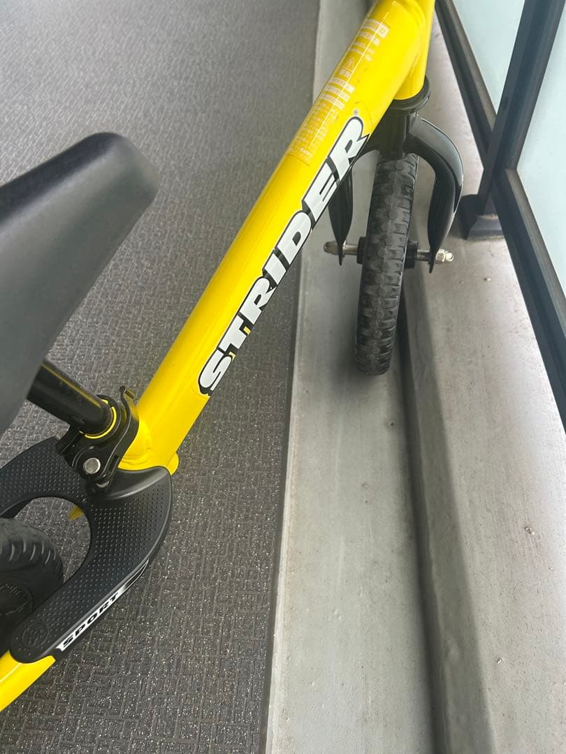 ストライダー＋スタンド＋ヘルメット３点セット