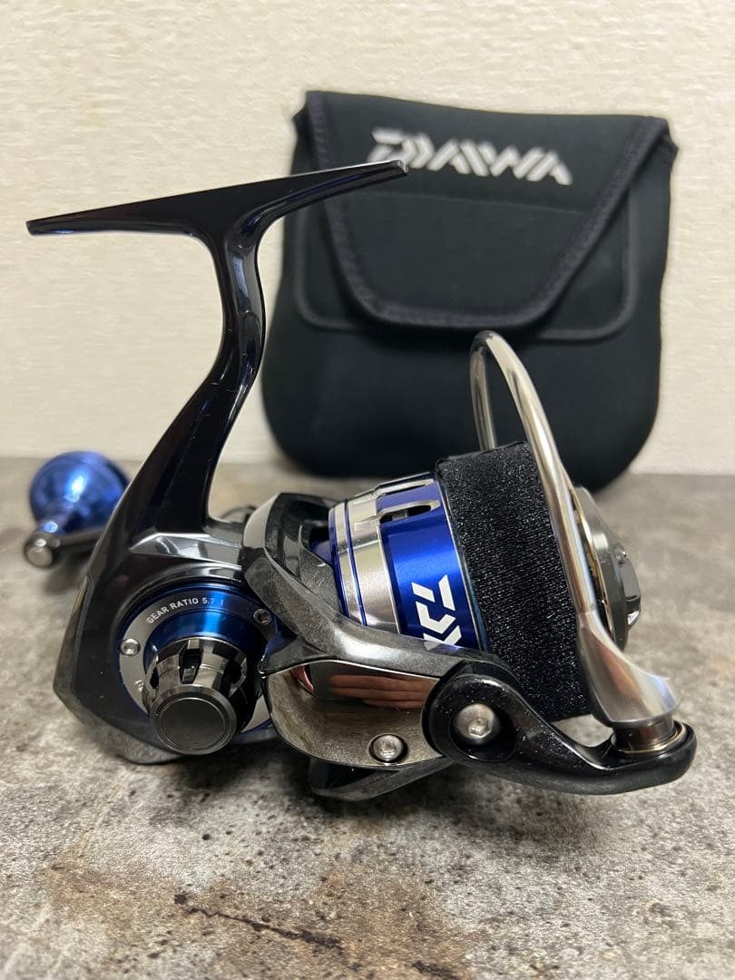 新品未使用 Daiwa ダイワSALTIGA 4000H スピニングリール