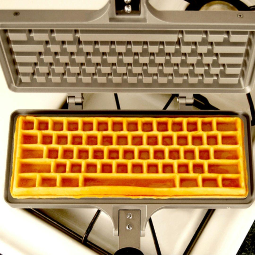 【新品未使用】人気！キーボード型ワッフルメーカー