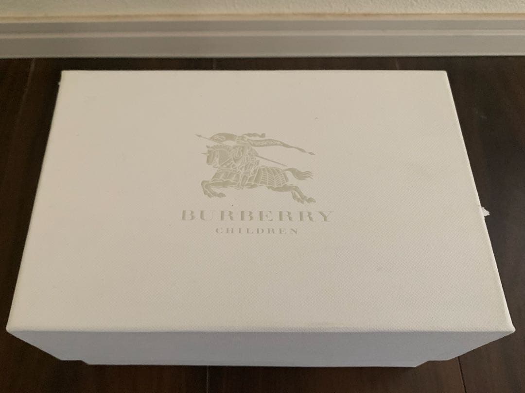 新品タグ付き！　バーバリーチルドレン　スニーカー 黒 チェック柄　14cm