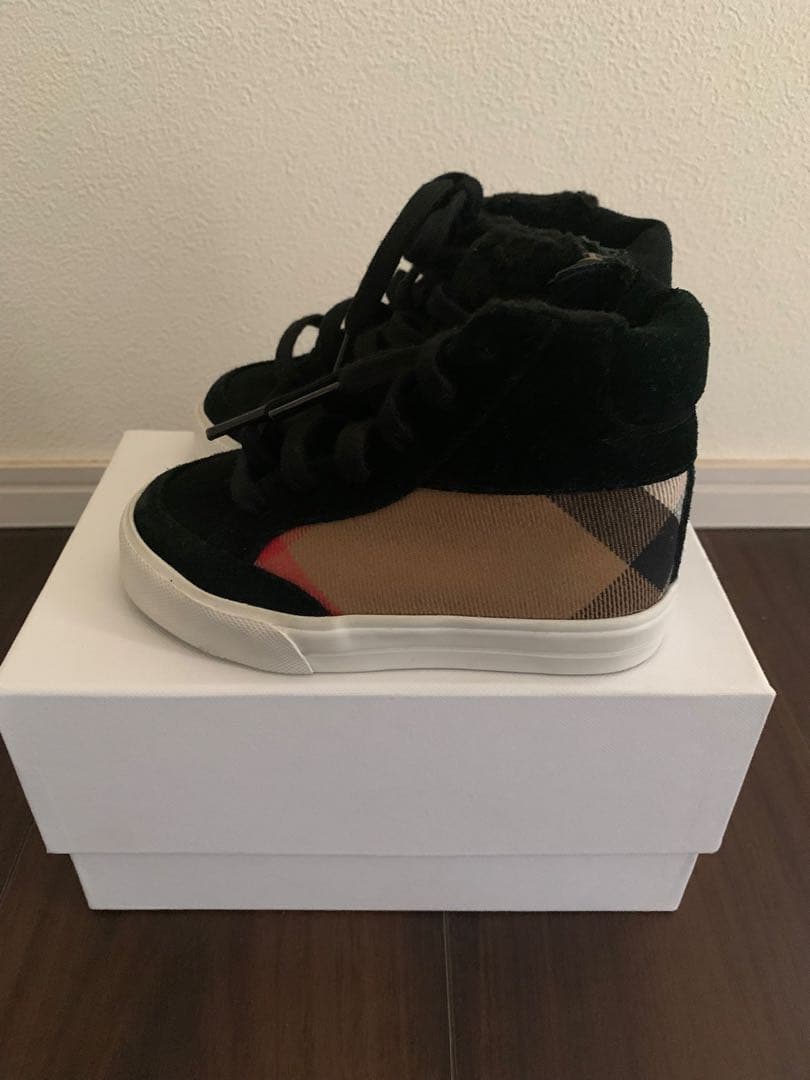 新品タグ付き！　バーバリーチルドレン　スニーカー 黒 チェック柄　14cm