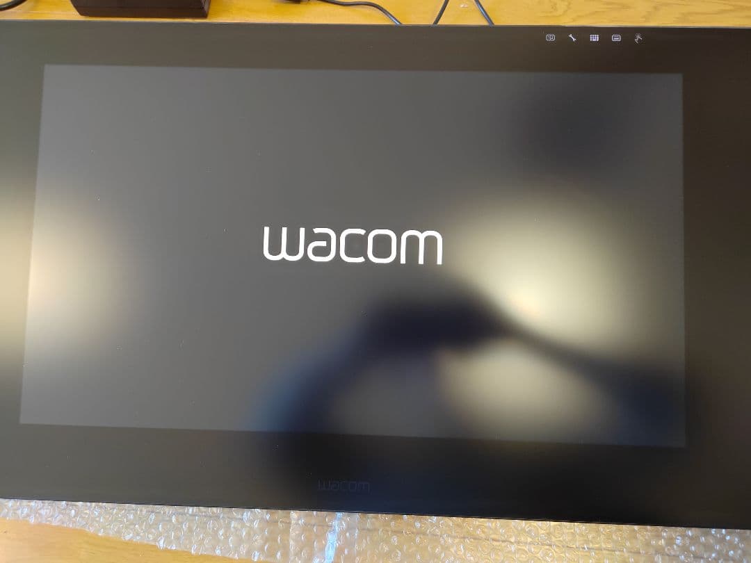 Wacom Cintiq Pro 24 DTH-2420 Flex Arm付き