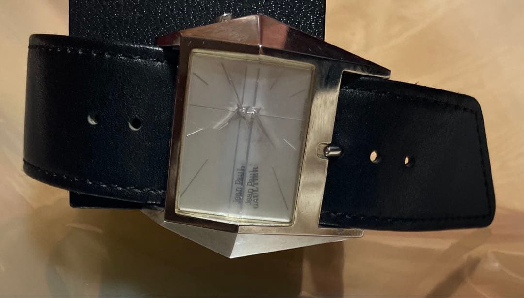 追記⭐️値下⭐️ジャンポールゴルチエ　レザーベルト　デザイン物腕時計　電池切れ