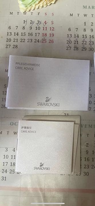 スワロフスキー ハローキティレッドアップル レッド リボン 猫 1096878