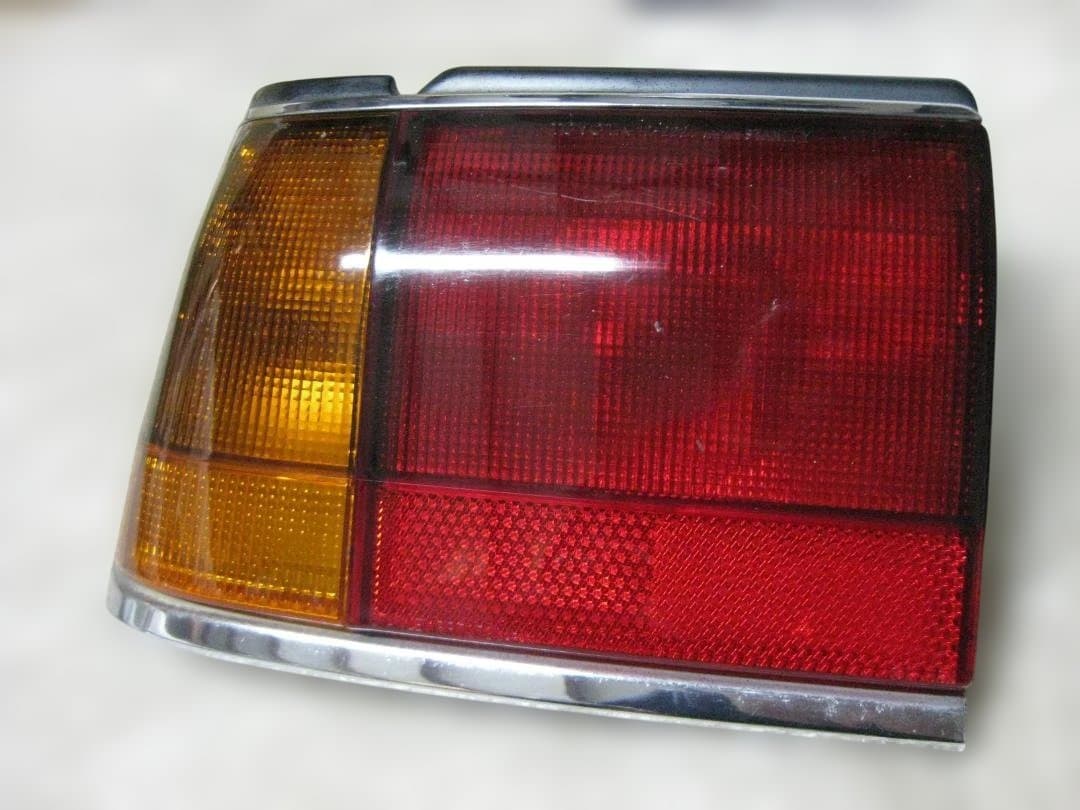 AE81　カローラ　純正　テール　キレイ目　純正ハーネス付き