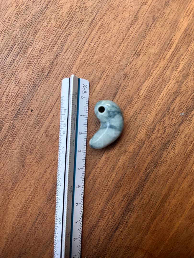 翡翠勾玉 濃美麗 青 糸魚川