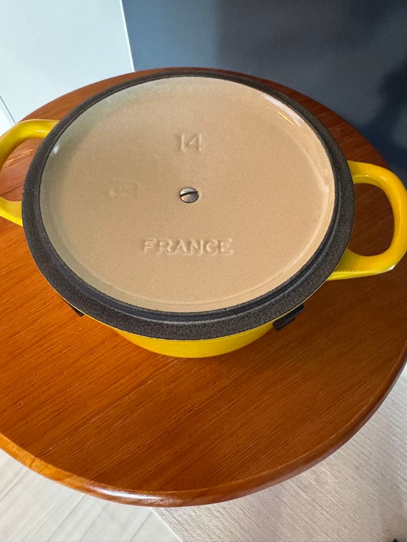 ル・クルーゼ定番ココット・ロンド14cm イエロー　USED