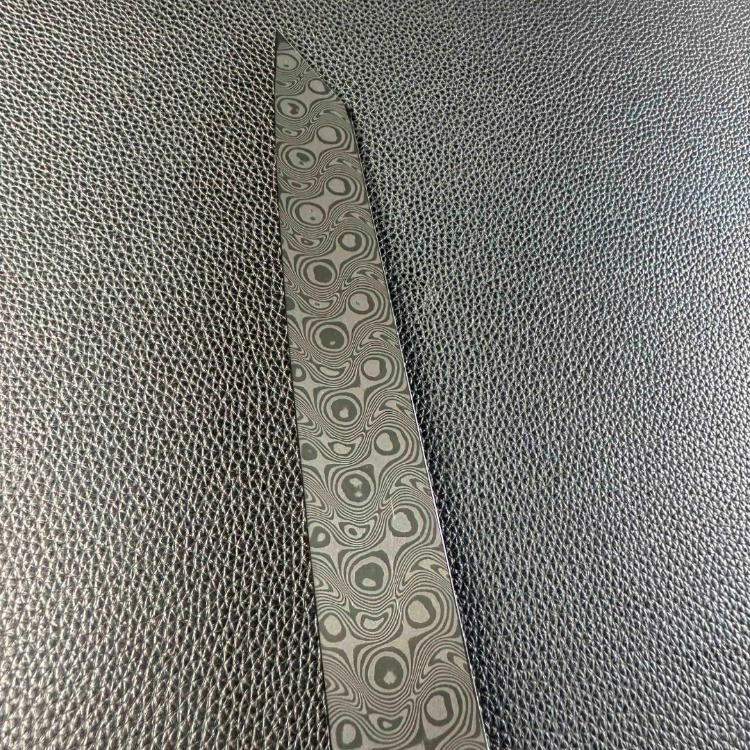 9542新品ダマスカス 切付柳刃包丁 尺一波紋の舞 105層 黒檀黒水牛角八角柄