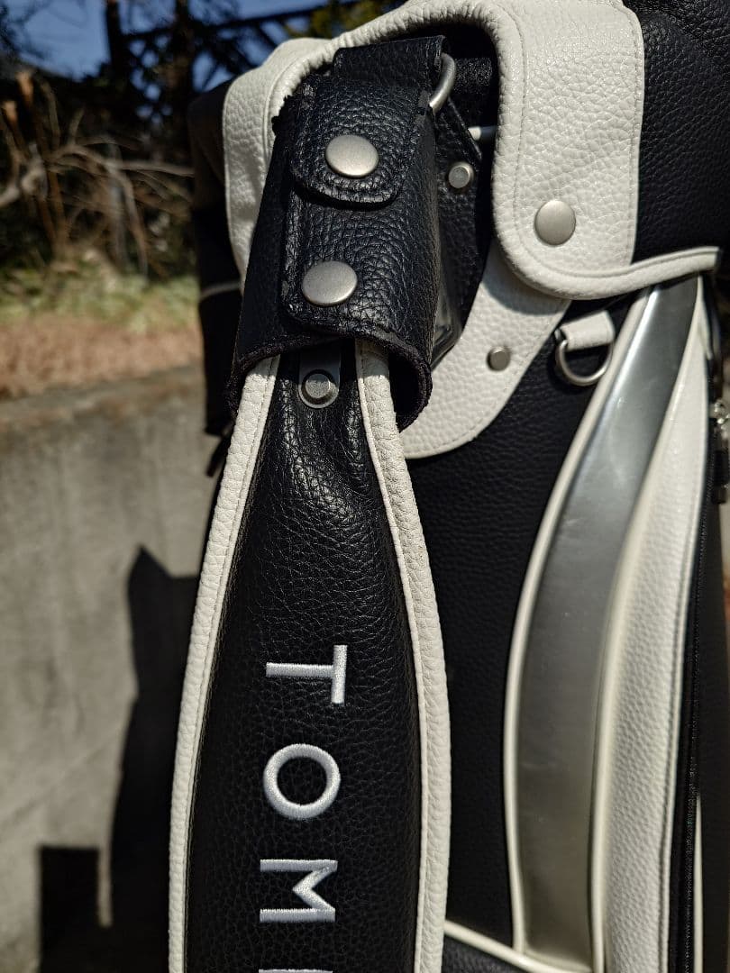 トミーヒルフィガー　キャディバッグ　ブラック/ホワイト