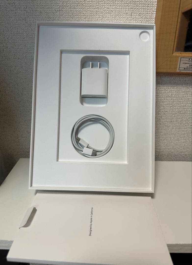 【美品】Apple iPad Air (第5世代) 64GB Wi-Fi