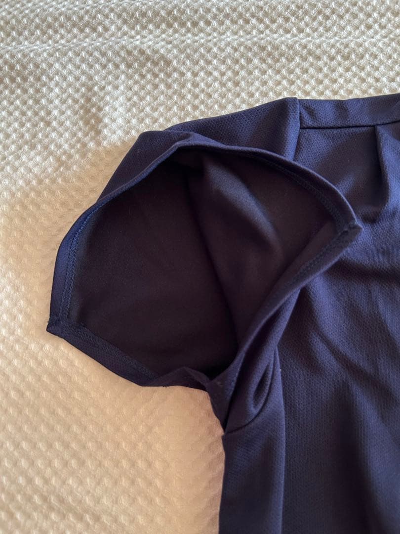 フィラ　テニスウェア　紺色トップス　Mサイズ　新品