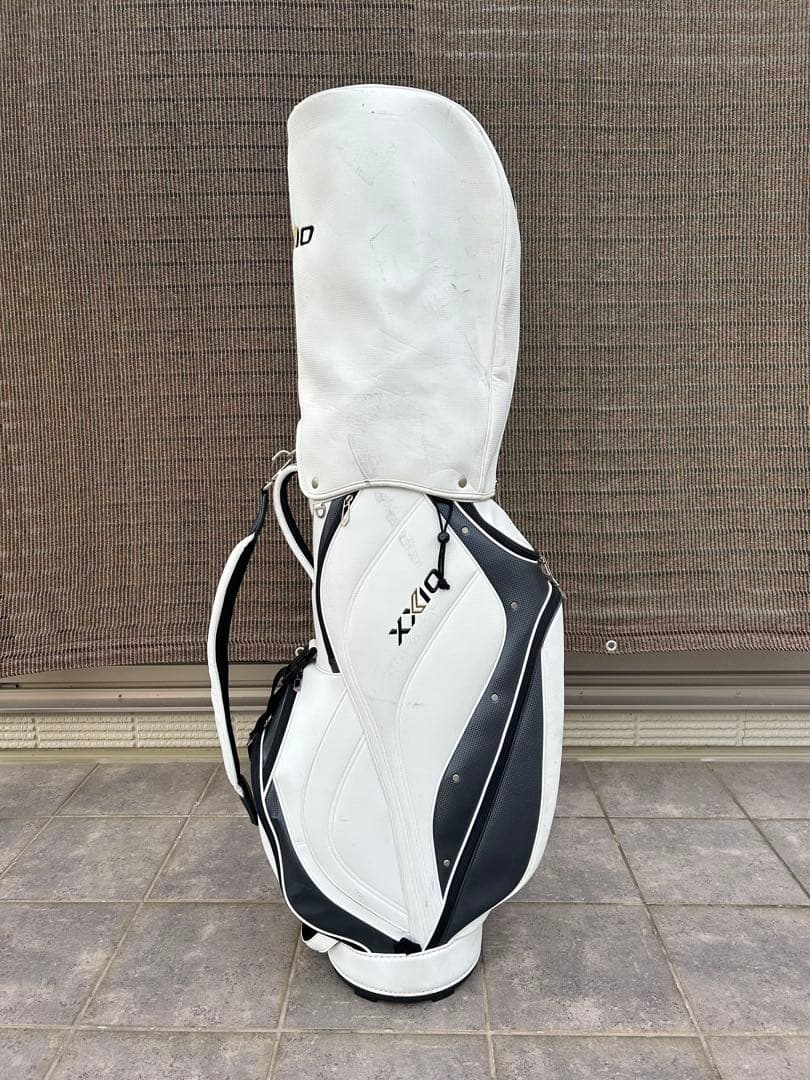 XXIO(ゼクシオ)キャディバッグ ホワイト/ブラック ツートン(微値下げ可能)