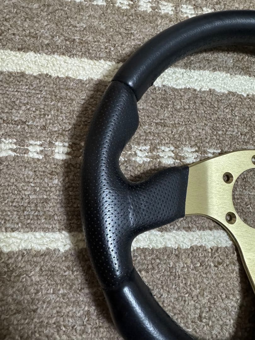 MOMO レーススポーツステアリング 黒/金