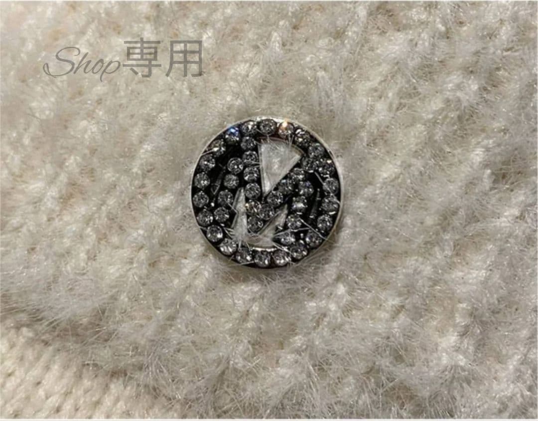 サンバイザーホワイト ニット帽 ゴルフ スポーツ　防寒 耳カバー 毛糸 ファー