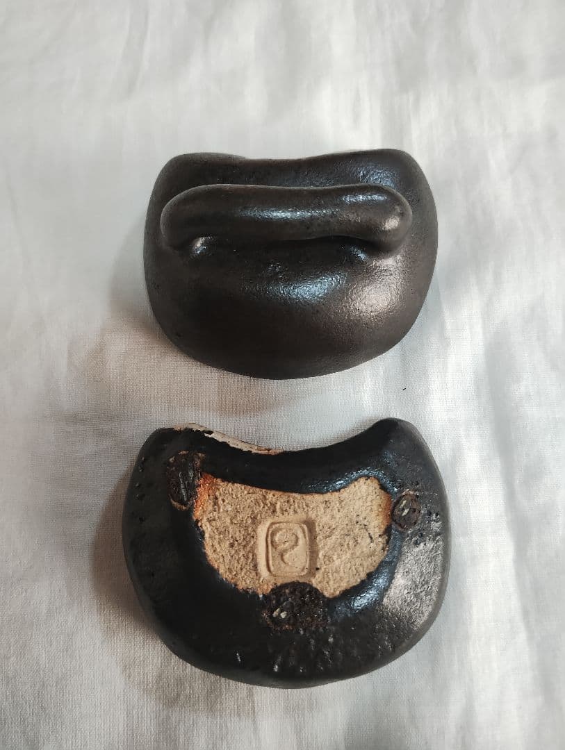 黒織部弾香合　木箱入【陶器/茶道具】