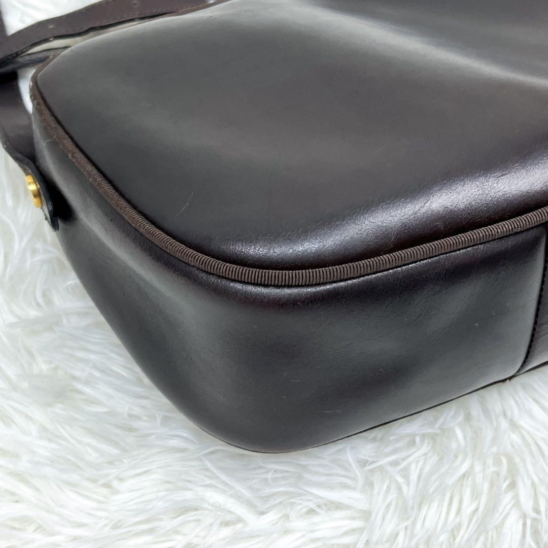 美品 フェラガモ ヴァラリボン ショルダーバッグ レザー