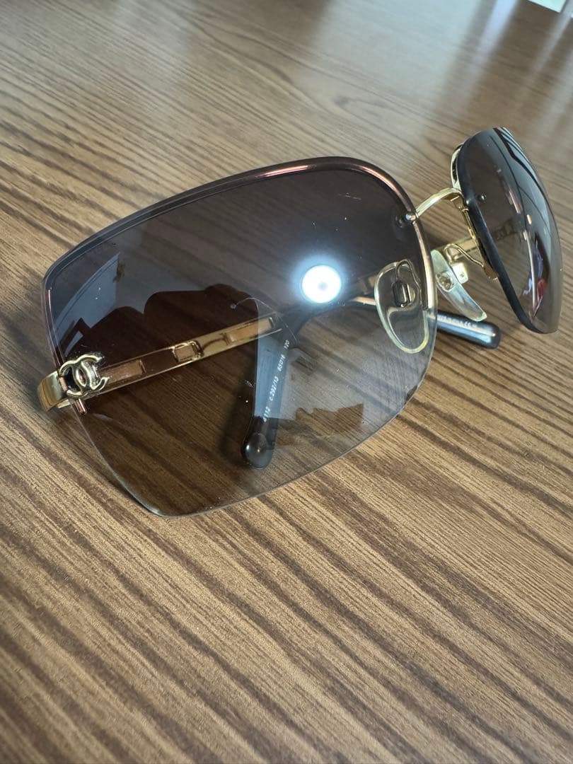 CHANEL ゴールドフレーム ブラウンレンズ サングラス