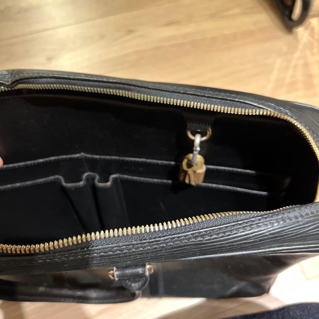 【メンズケン5】Louis Vuitton エピレザー ビジネスバッグ