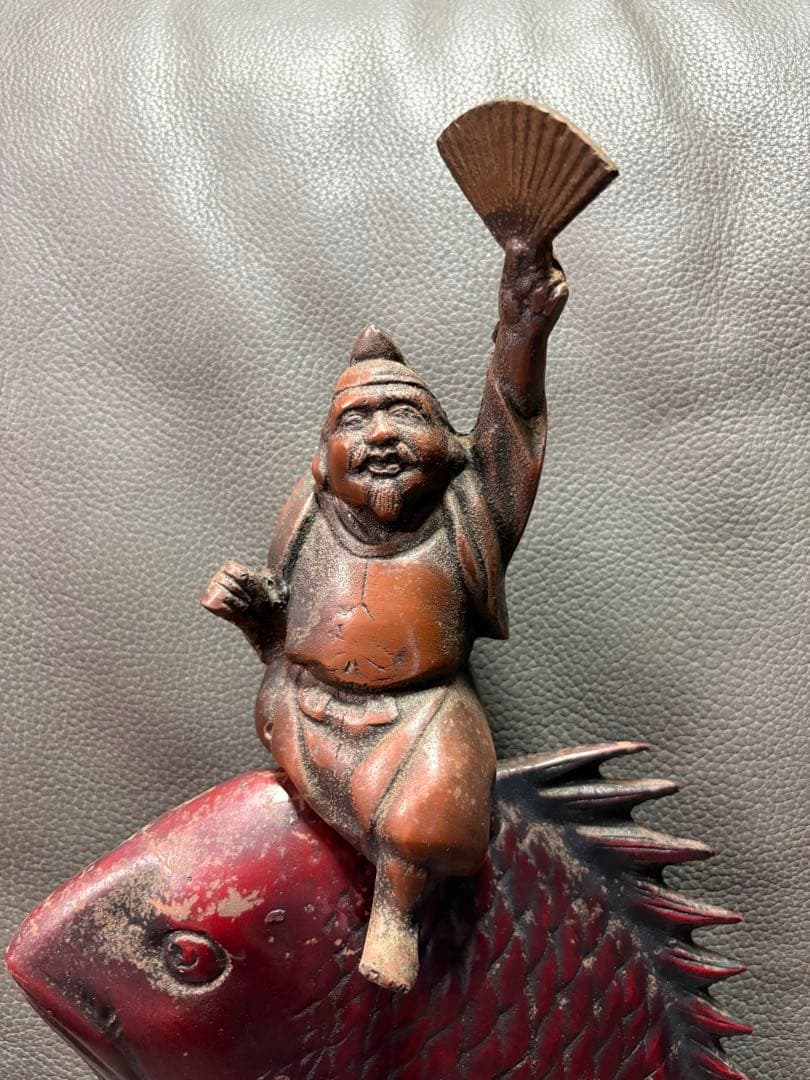 恵比寿さまと鯛の置物