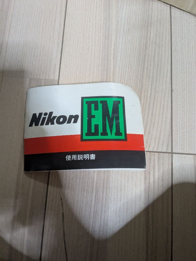 Nikon EM SB-Eスピードライト付き