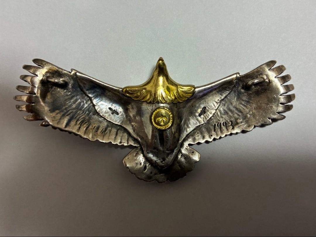 インディアンジュエリー鷲デザインの金属製アクセサリー