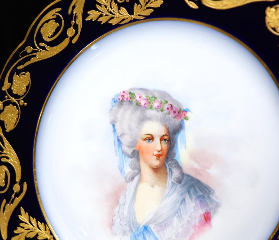 アンティーク・セーブル 大型 18世紀 瑠璃地色絵金彩人物図皿 マリー・ルイーズ