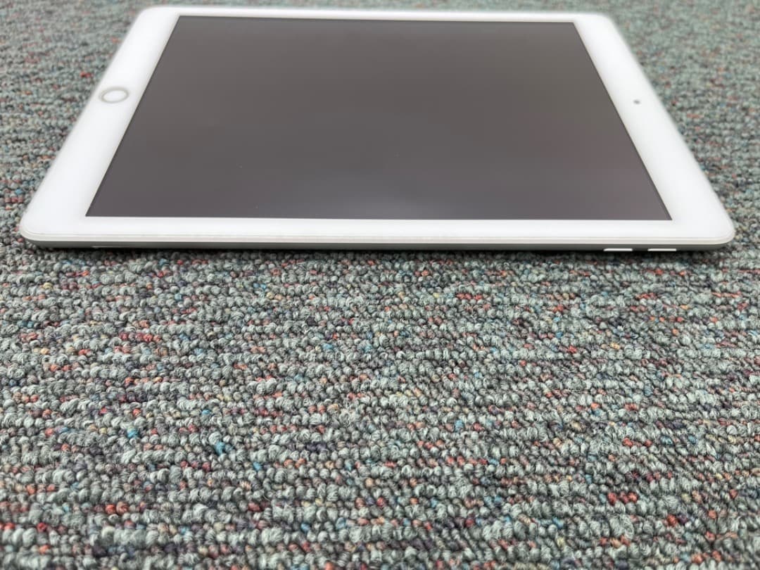 iPad5　第5世代　Wi-Fi+Cellularモデル　simフリー　f857