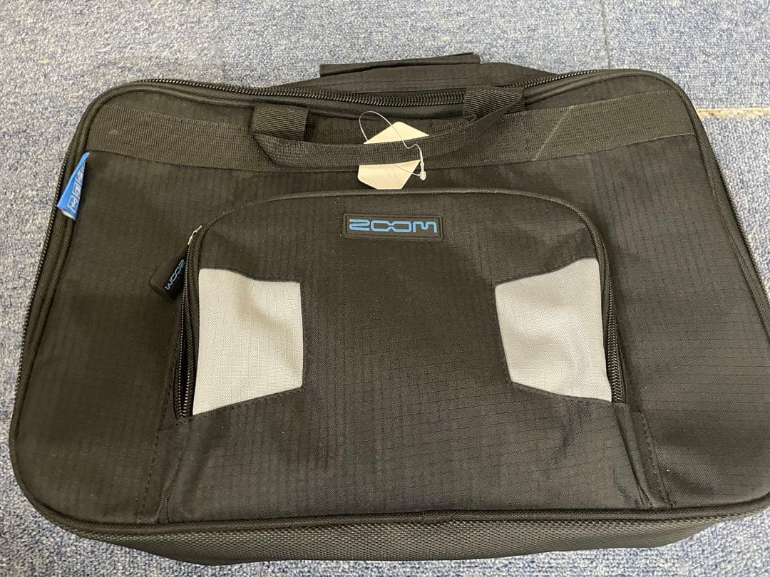 美品 ZOOM R8 マルチトラックレコーダー　ZOOM SCR-16バック付き