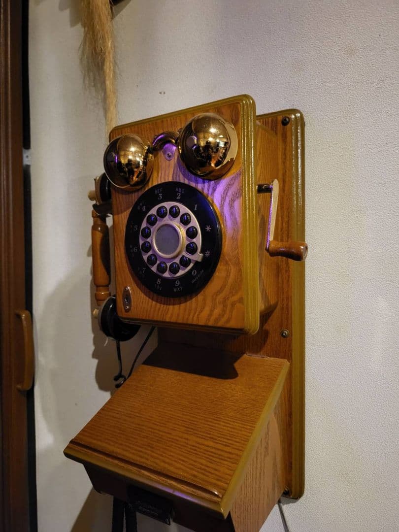 現在使用中　壁掛け電話機　レトロ　アンティーク