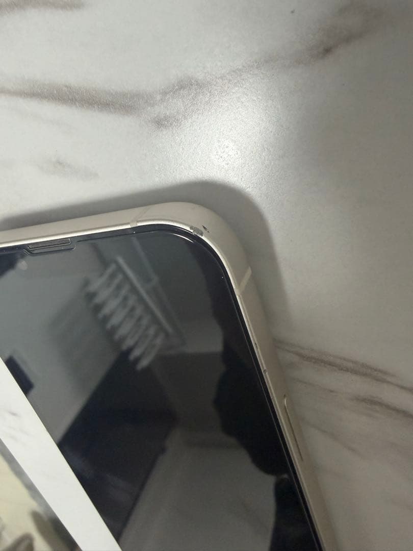 Apple iPhone 13 ホワイト 本体　ガラスフィルム付き