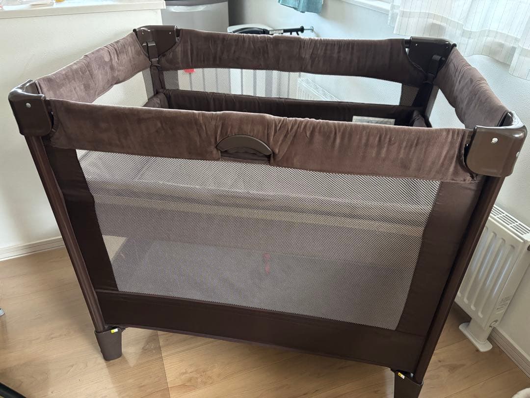 アップリカ　ココネルエアープラス　ブラウン　ベビーベット