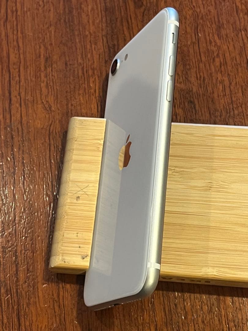 Apple iPhone SE (第2世代) ホワイトA2296 SIMフリー