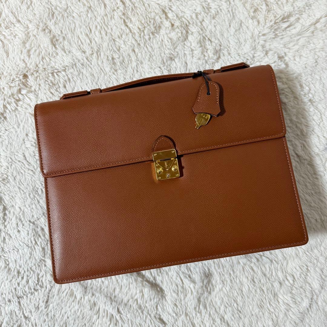 ⭐️未使用品⭐️　イヴサンローラン　カサンドラ　ブリーフケース　フラップ　レザー