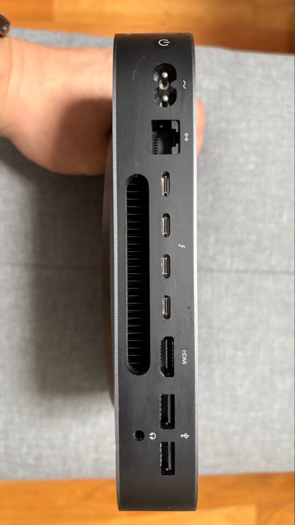 Apple Mac mini 2018スペースグレ(i3/20GB/128GB)