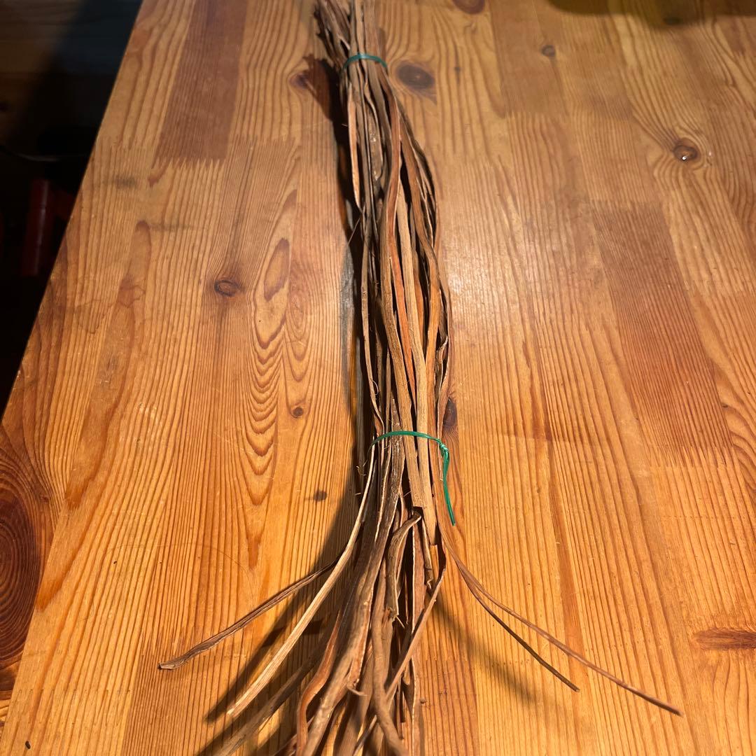 じゅんぺい　山葡萄の蔓　5ミリ幅ひご　50本　かごバック材料