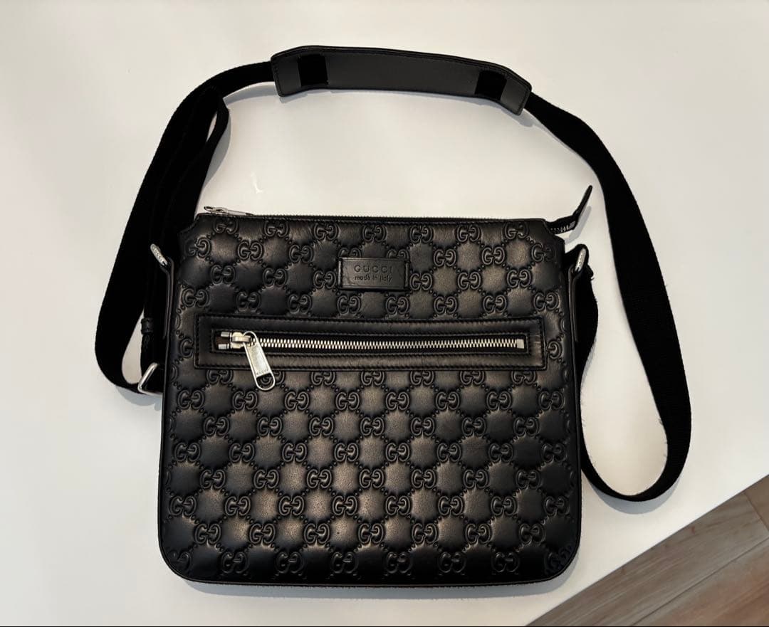 GUCCI ブラック ショルダーバッグ GGパターン